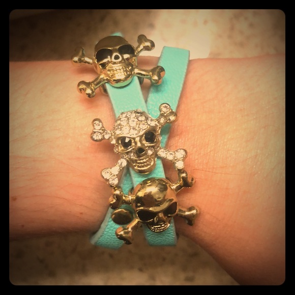 Scull crossbones wrap bracelet - Picture 2 of 3
